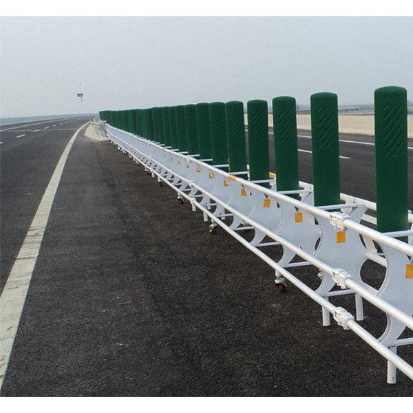 遇应力活动钢护栏-- 桥梁防撞钢护栏